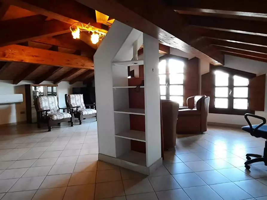 Immagine 22 di Villa in affitto  a Massa