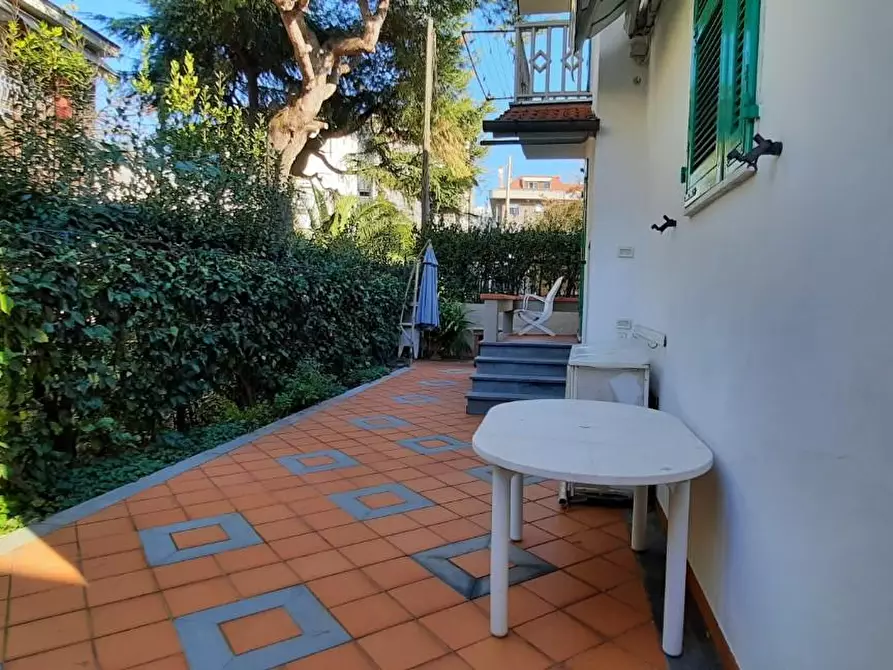 Immagine 48 di Villa in affitto  a Massa