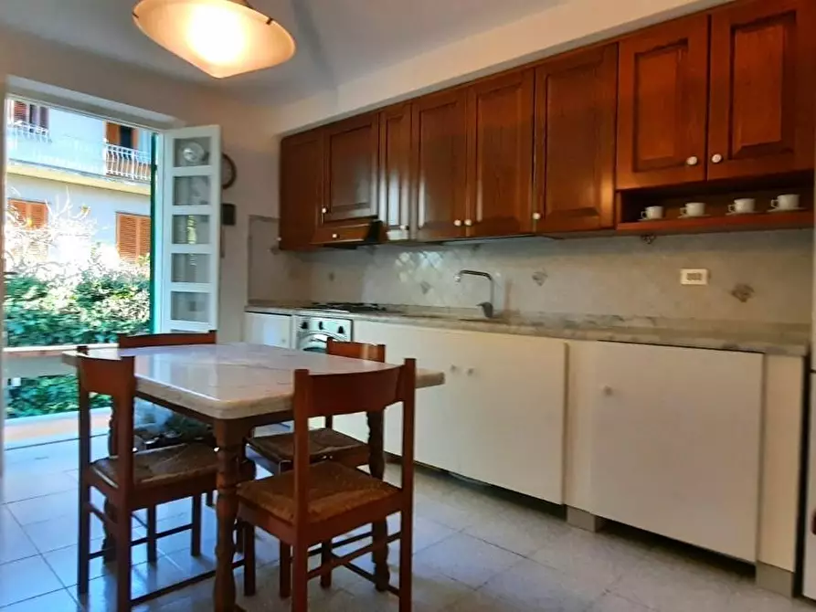 Immagine 32 di Villa in affitto  a Massa