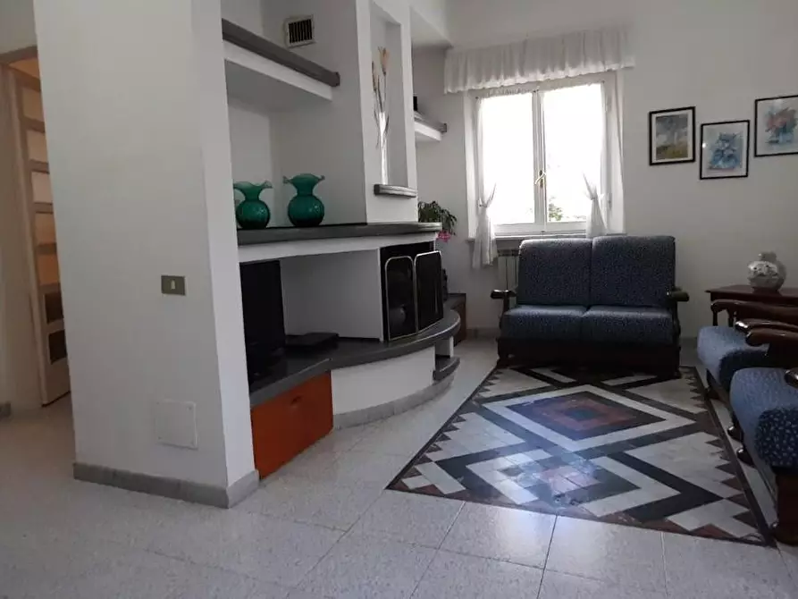 Immagine 37 di Villa in affitto  a Massa