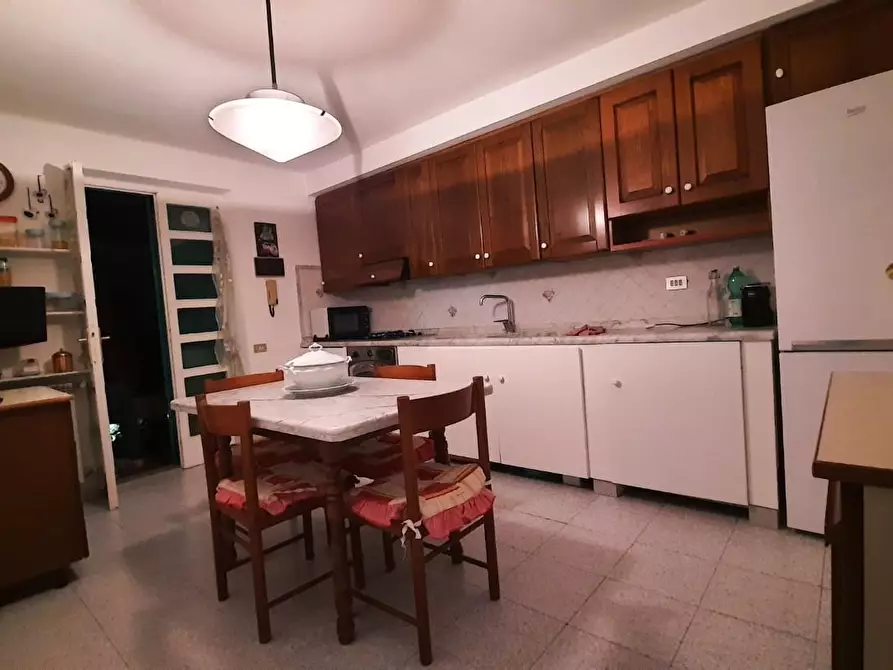 Immagine 5 di Villa in affitto  a Massa