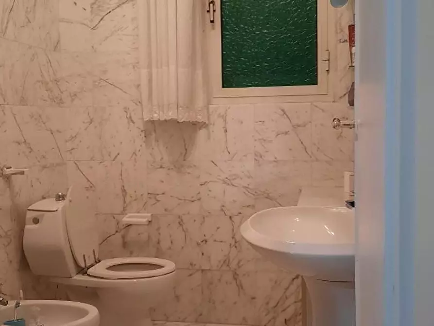 Immagine 3 di Villa in affitto  a Massa