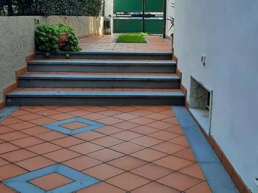 Immagine 29 di Villa in affitto  a Massa