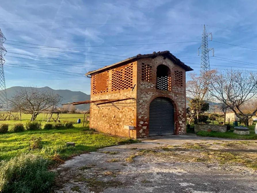 Immagine 1 di Deposito in vendita  a Calcinaia