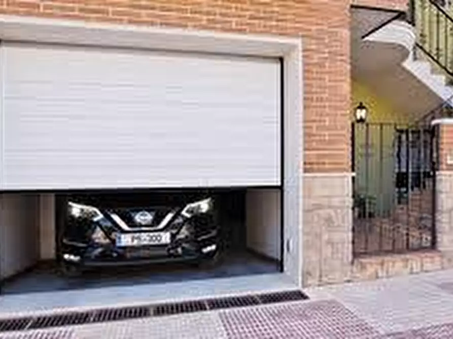 Immagine 1 di Garage in affitto  a Pisa