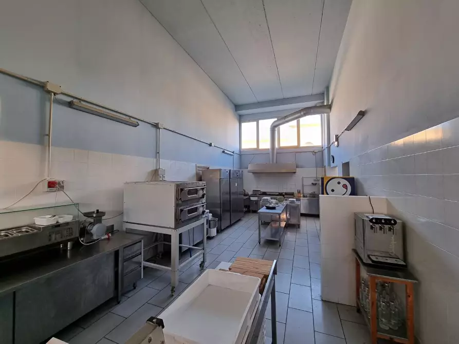 Immagine 4 di Locale commerciale in affitto  a Palaia
