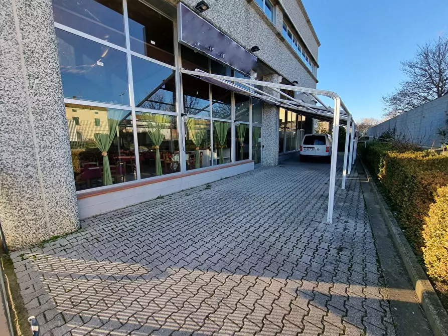 Immagine 12 di Locale commerciale in affitto  a Palaia