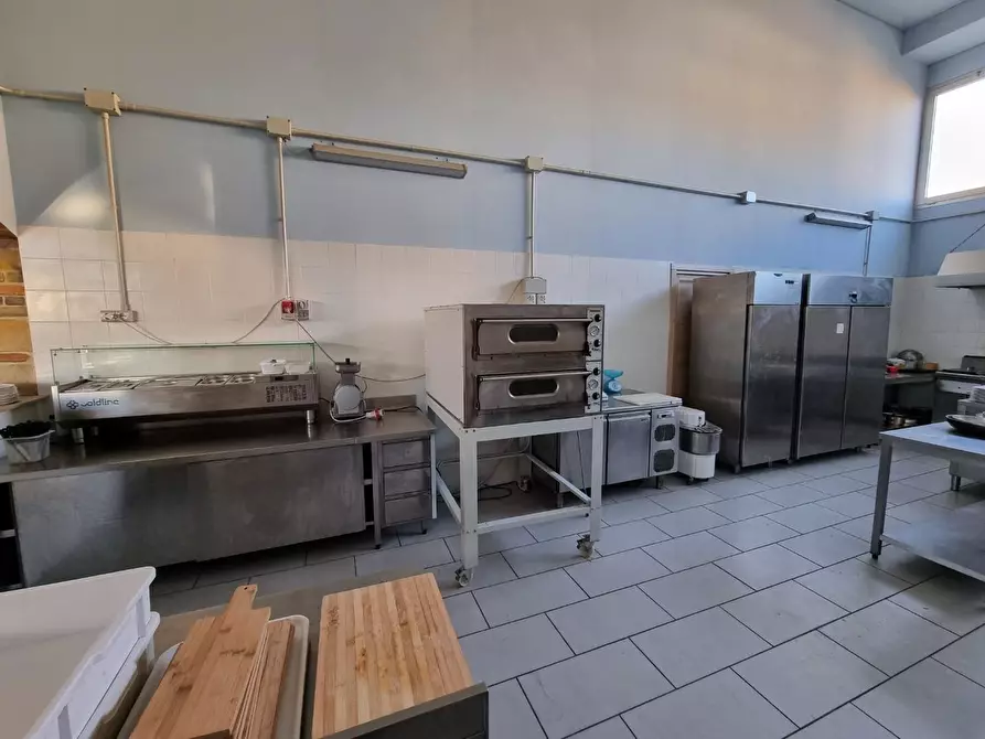 Immagine 5 di Locale commerciale in affitto  a Palaia