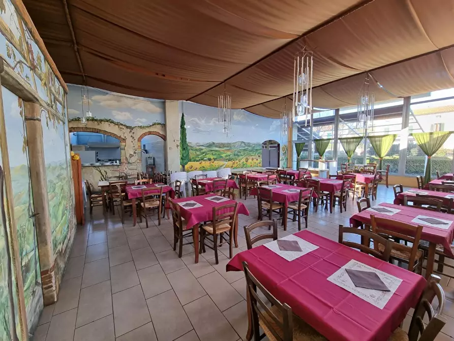 Immagine 2 di Locale commerciale in affitto  a Palaia