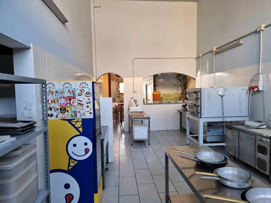 Immagine 8 di Locale commerciale in affitto  a Palaia