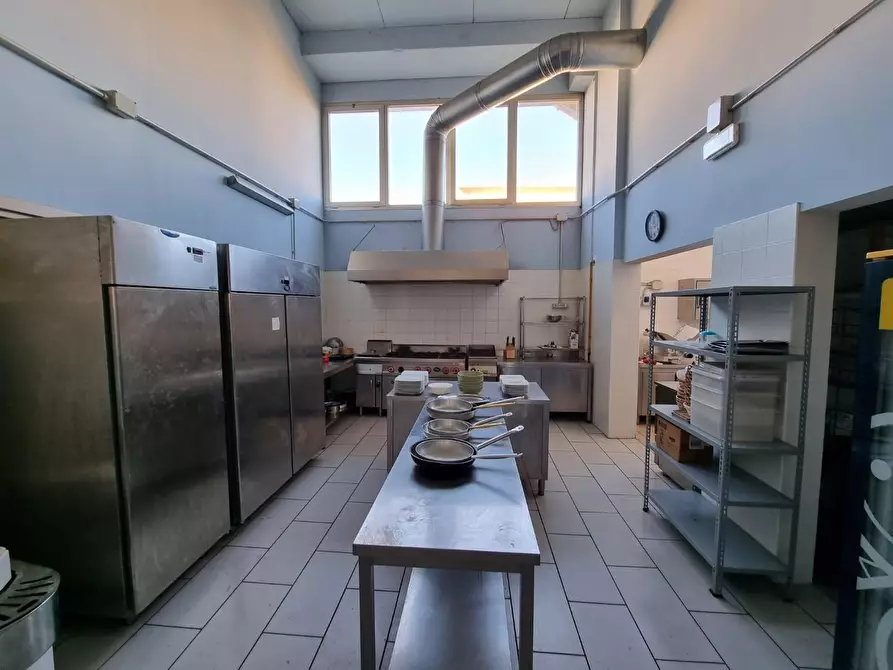 Immagine 7 di Locale commerciale in affitto  a Palaia