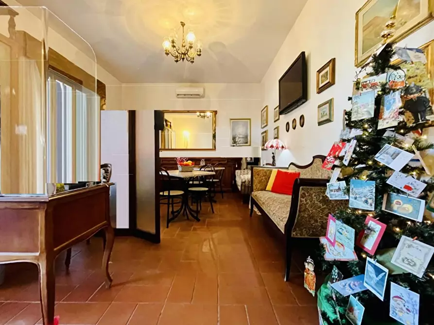 Immagine 3 di Villa in vendita  a Viareggio
