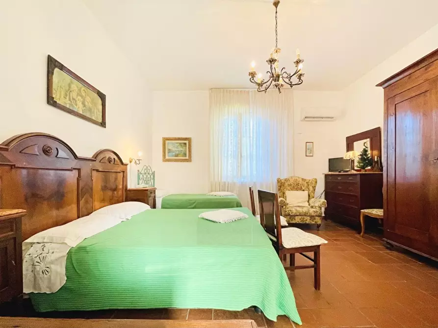 Immagine 19 di Villa in vendita  a Viareggio