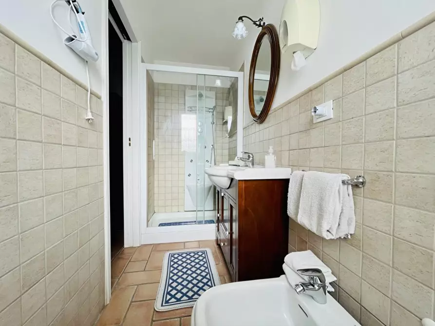 Immagine 60 di Villa in vendita  a Viareggio