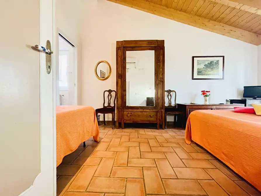 Immagine 37 di Villa in vendita  a Viareggio