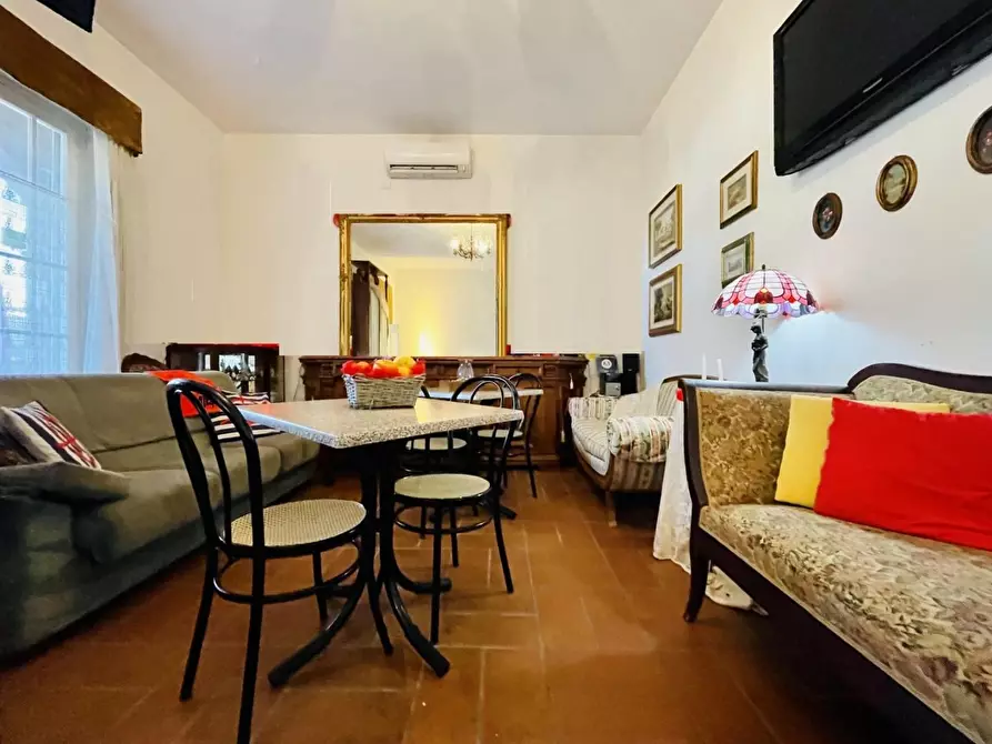 Immagine 4 di Villa in vendita  a Viareggio