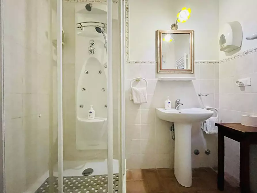 Immagine 53 di Villa in vendita  a Viareggio