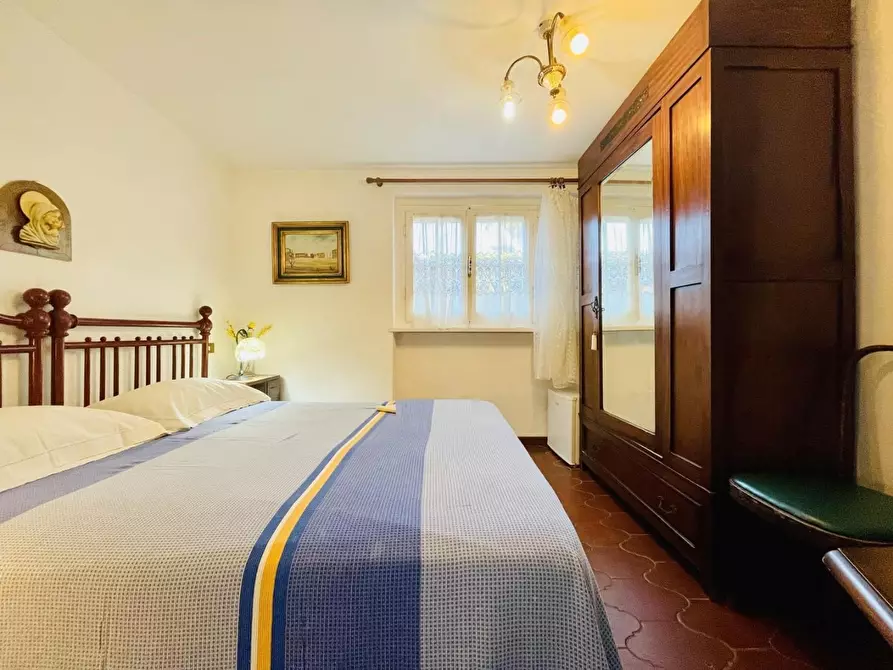 Immagine 79 di Villa in vendita  a Viareggio