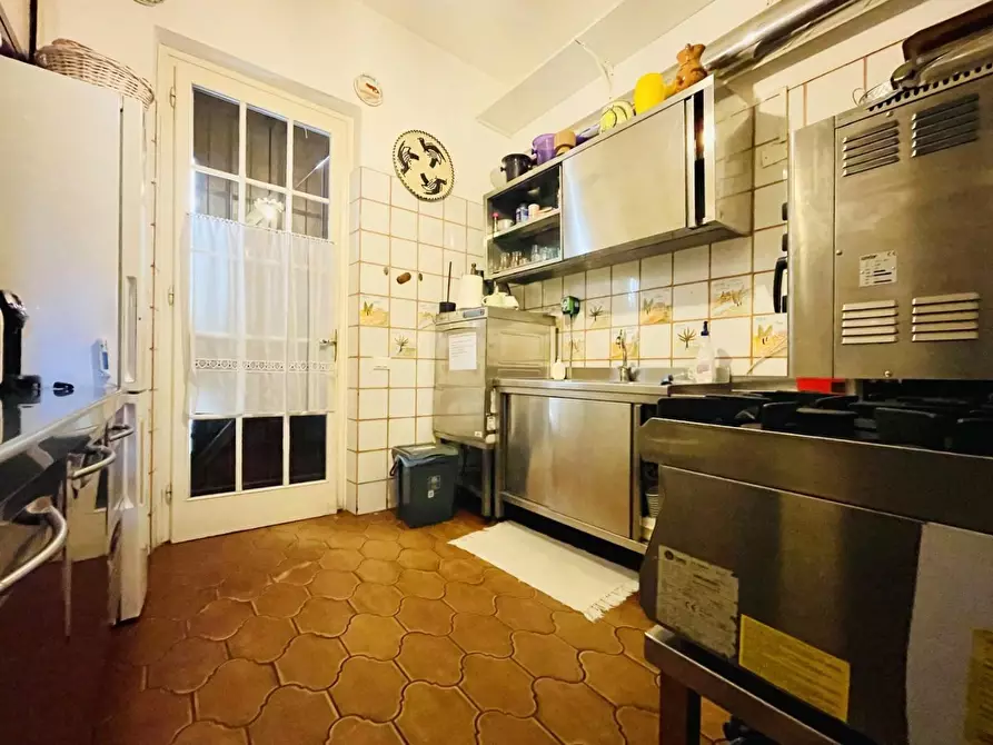 Immagine 9 di Villa in vendita  a Viareggio