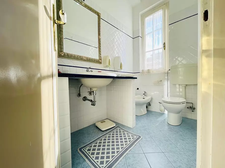 Immagine 20 di Villa in vendita  a Viareggio