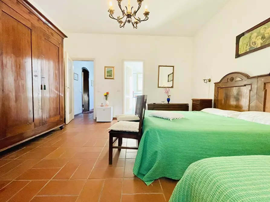 Immagine 18 di Villa in vendita  a Viareggio