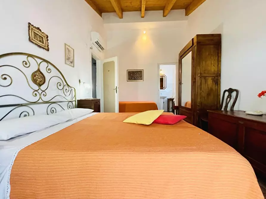 Immagine 41 di Villa in vendita  a Viareggio