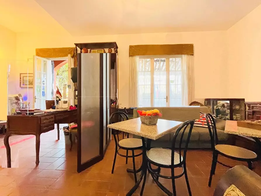 Immagine 7 di Villa in vendita  a Viareggio