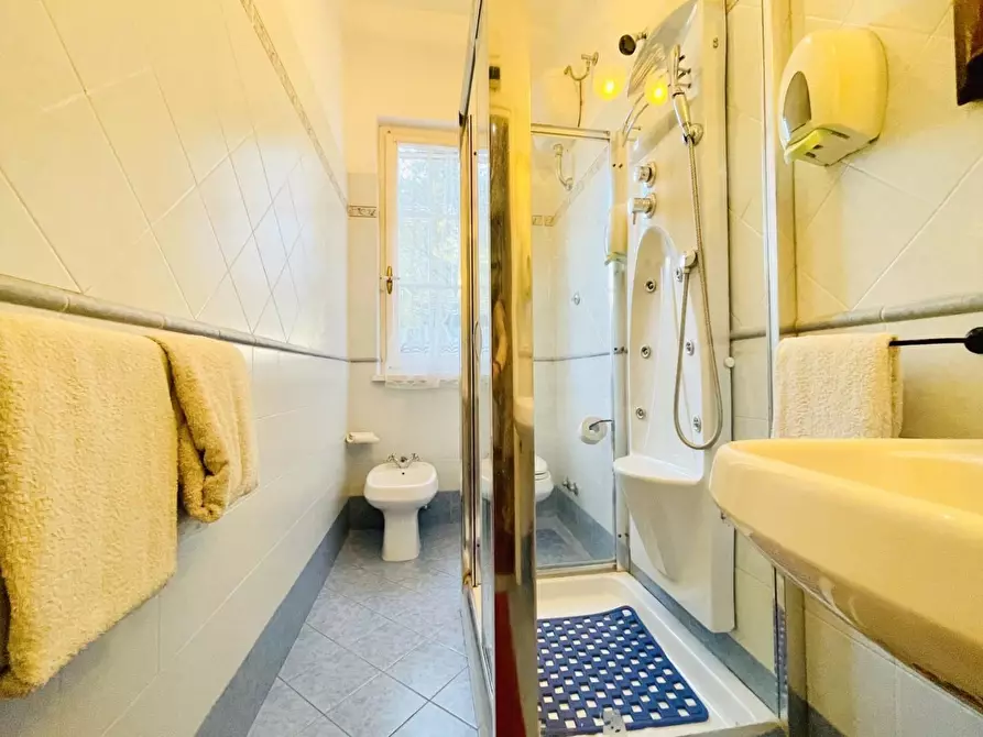 Immagine 67 di Villa in vendita  a Viareggio