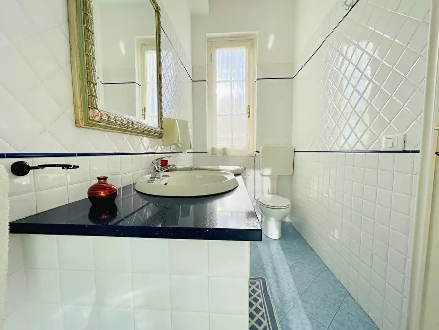 Immagine 24 di Villa in vendita  a Viareggio