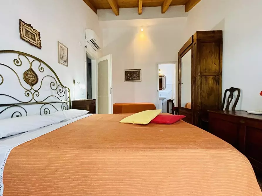 Immagine 40 di Villa in vendita  a Viareggio