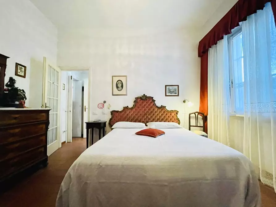 Immagine 65 di Villa in vendita  a Viareggio