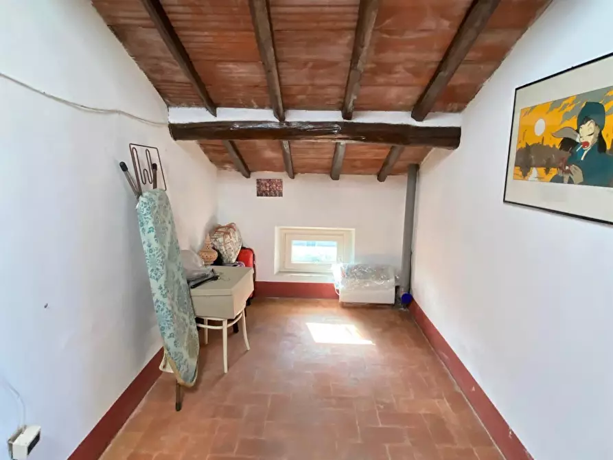 Immagine 15 di Appartamento in vendita  a Lucca