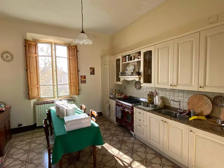 Immagine 5 di Appartamento in vendita  a Lucca