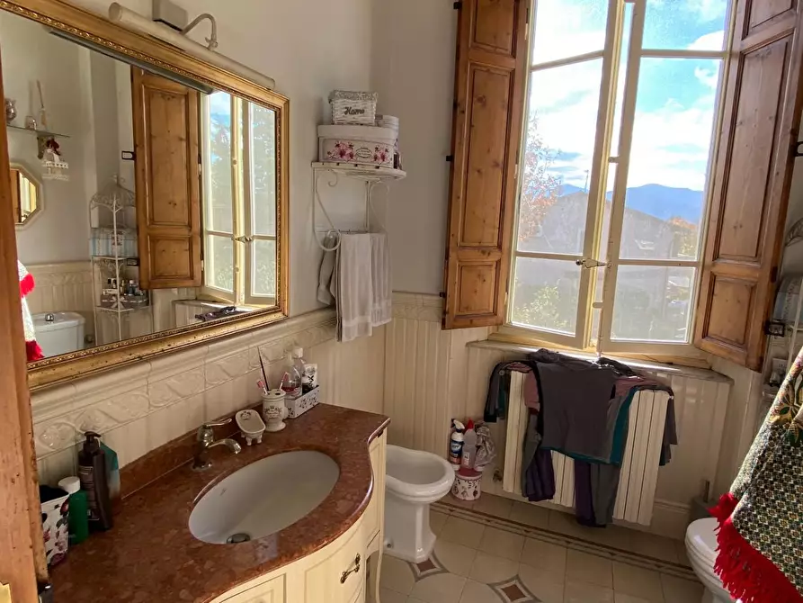 Immagine 12 di Appartamento in vendita  a Lucca