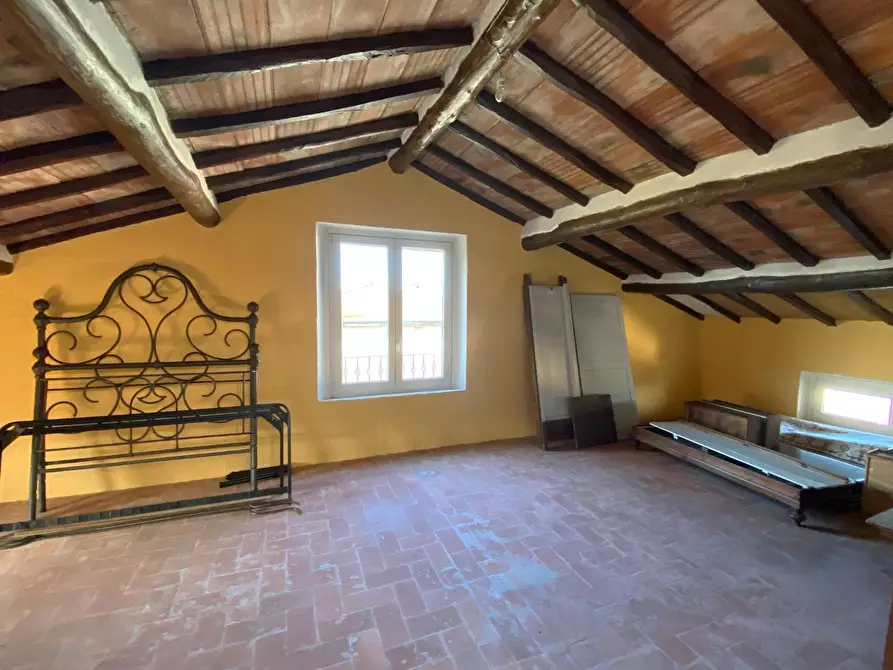 Immagine 14 di Appartamento in vendita  a Lucca