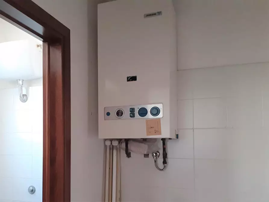 Immagine 8 di Magazzino in vendita  a Pontedera