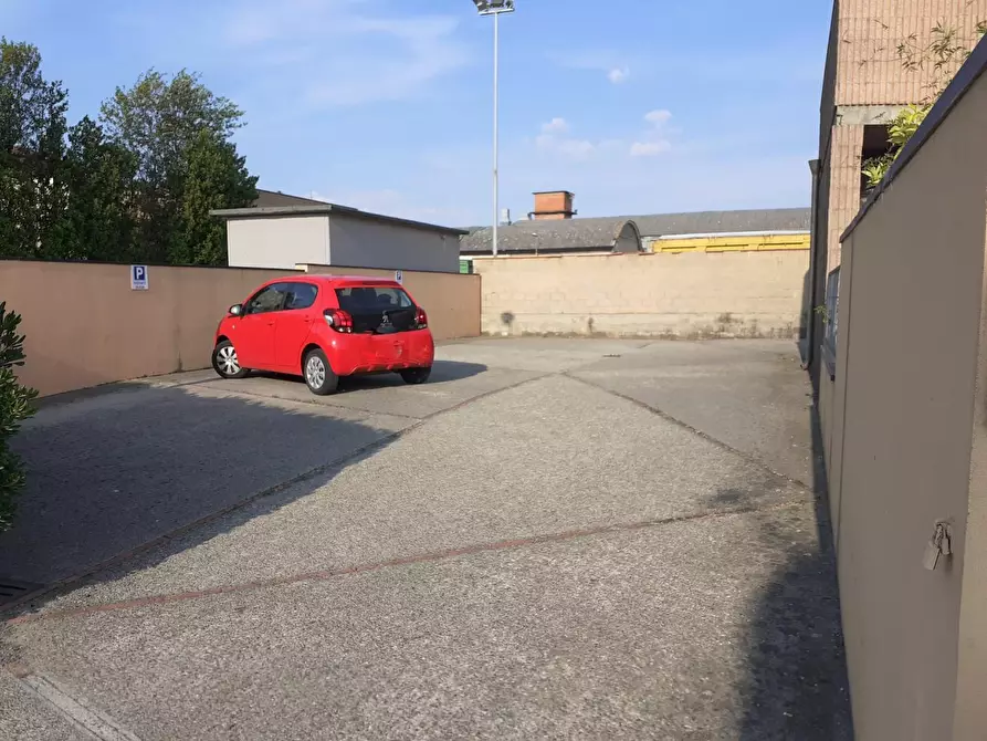 Immagine 12 di Magazzino in vendita  a Pontedera