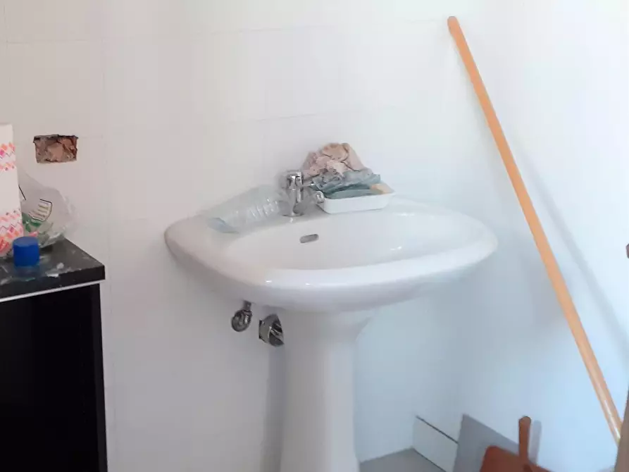 Immagine 6 di Magazzino in vendita  a Pontedera