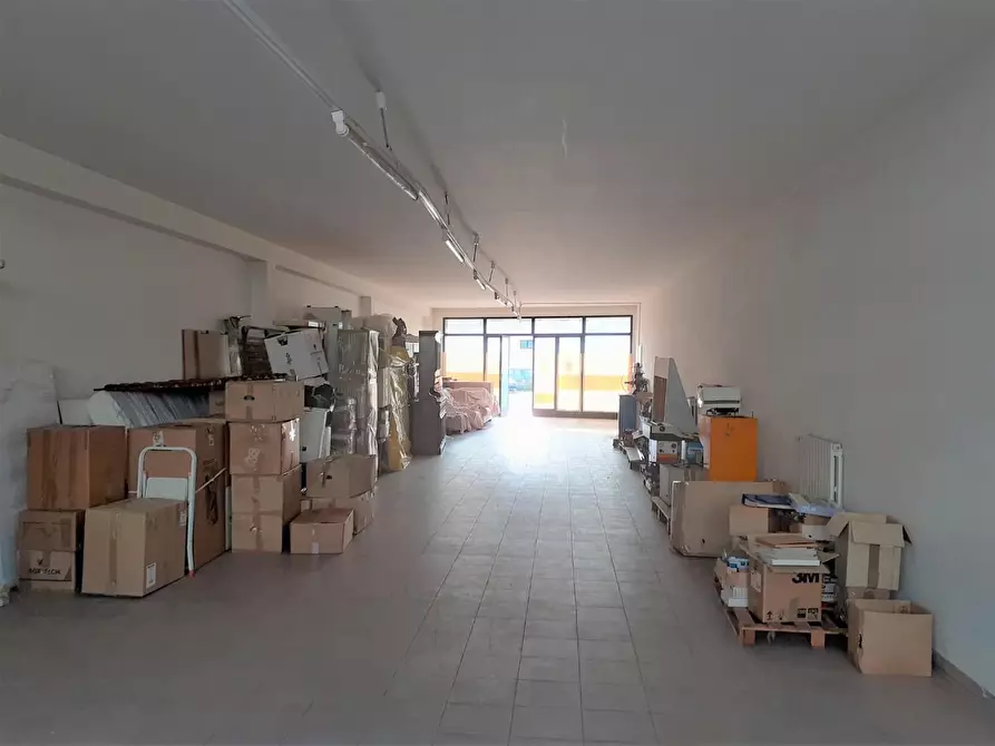 Immagine 4 di Magazzino in vendita  a Pontedera