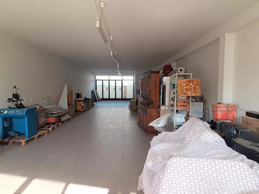 Immagine 3 di Magazzino in vendita  a Pontedera