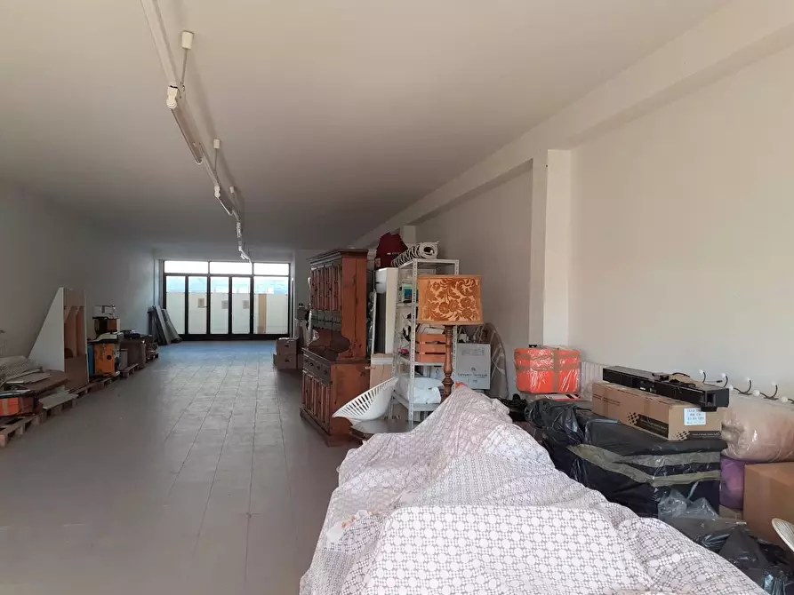 Immagine 5 di Magazzino in vendita  a Pontedera
