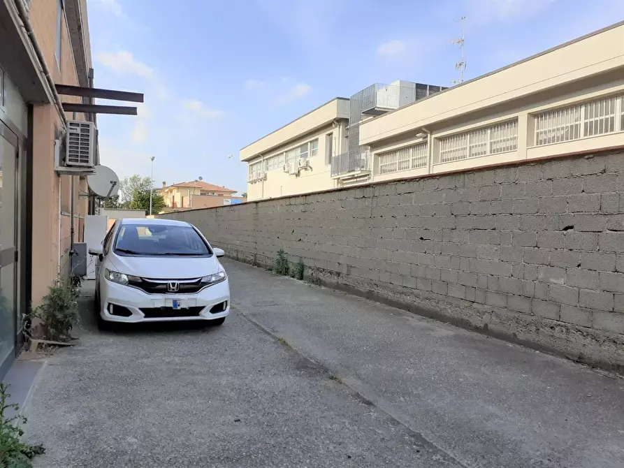 Immagine 9 di Magazzino in vendita  a Pontedera