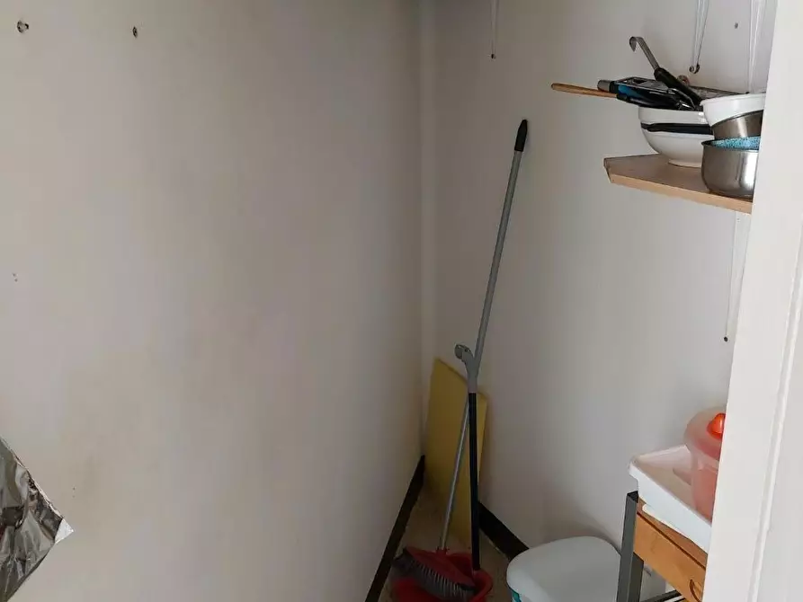 Immagine 8 di Appartamento in vendita  a Livorno