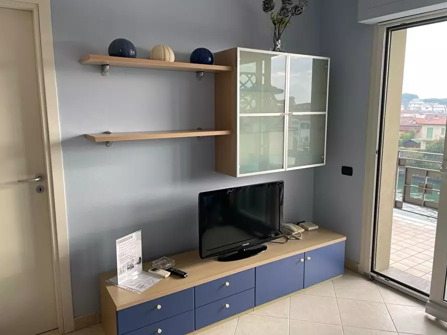 Immagine 11 di Appartamento in vendita  a Montignoso