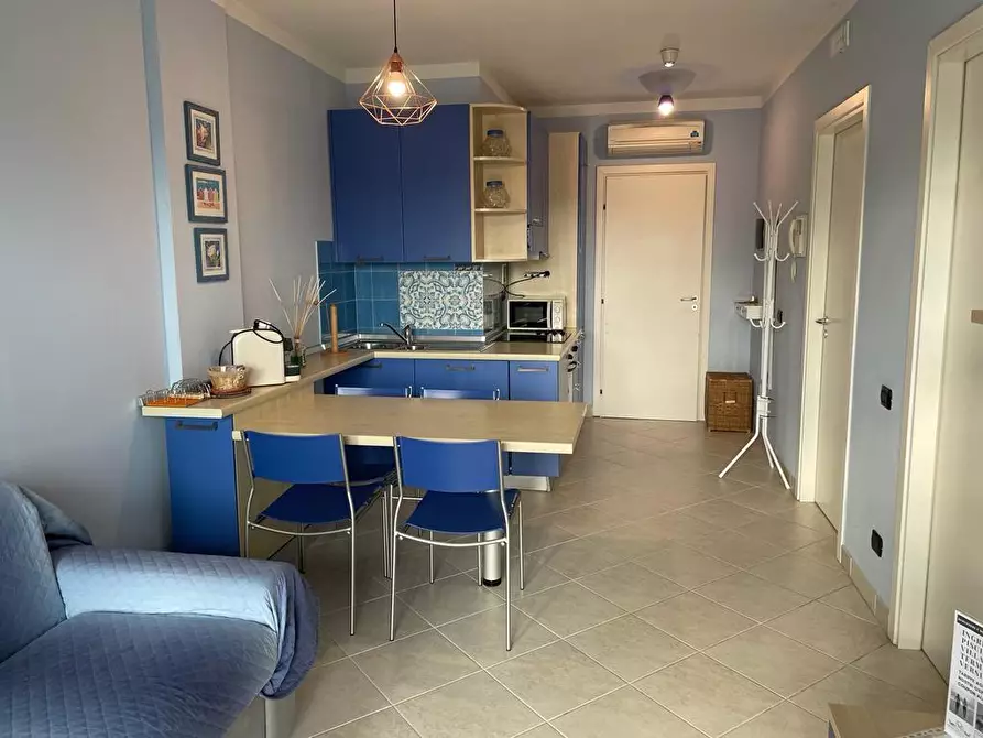 Immagine 5 di Appartamento in vendita  a Montignoso