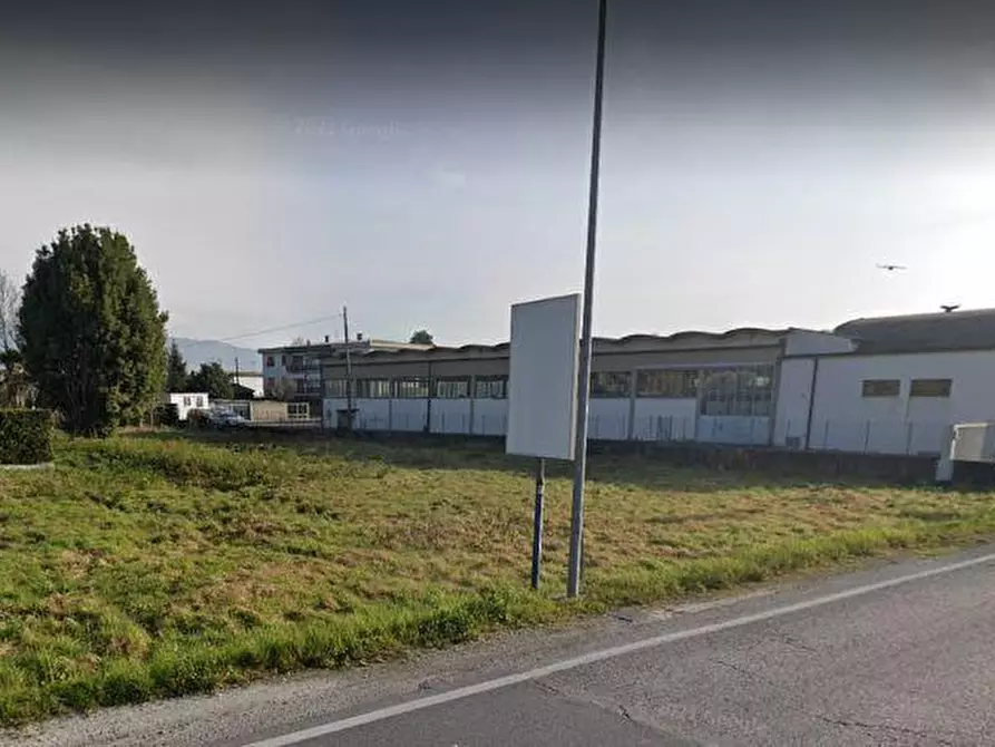 Immagine 1 di Capannone industriale in vendita  a Lucca