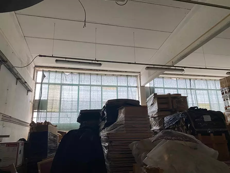 Immagine 2 di Attività artigianale in affitto  a Ponsacco