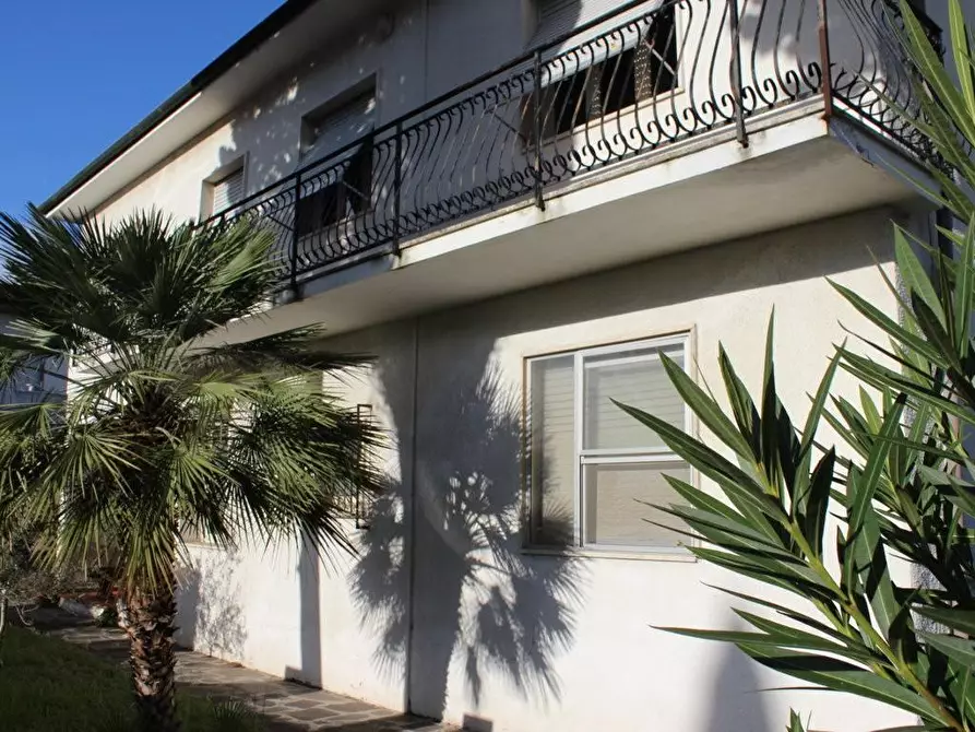 Immagine 9 di Villa in vendita  a Cecina