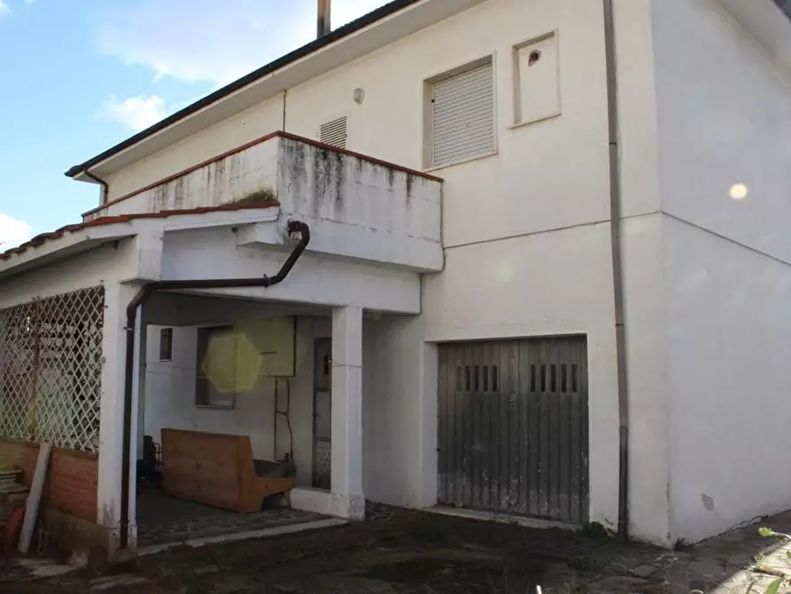 Immagine 3 di Villa in vendita  a Cecina