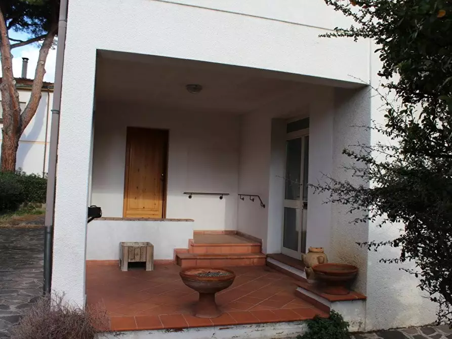 Immagine 8 di Villa in vendita  a Cecina